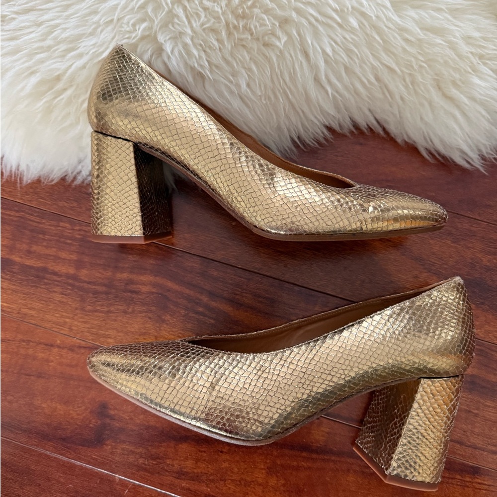 SEZANE ALICE HIGH HEELS. Gold Block Heel Pumps